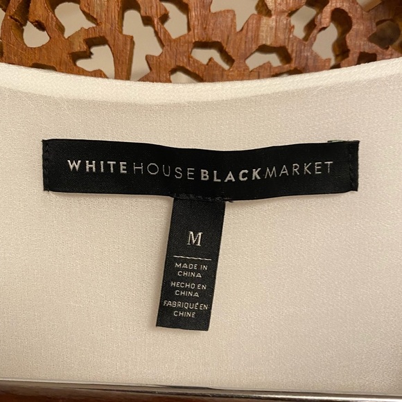 🚺 WHBM white sleeveless v-neck top - Picture 3 of 6